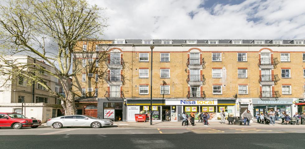 			GOOD FOR 2 SHARERS!, 2 Bedroom, 1 bath, 1 reception Flat			 York Way, CAMDEN BOARDERS 